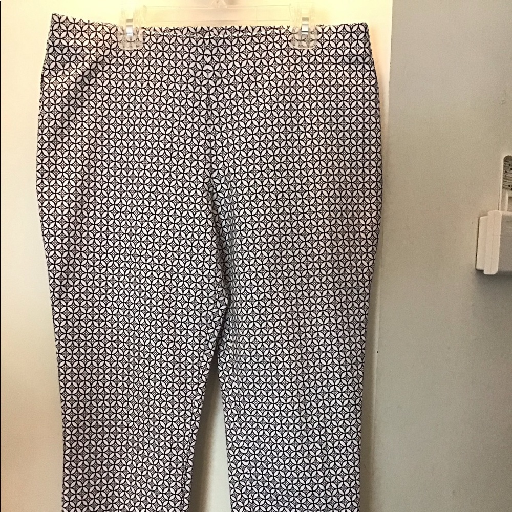 Crop Pants Black and White Size 10